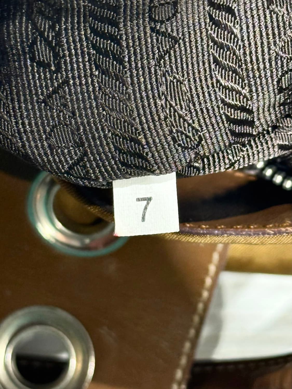 프라다 브라운 테수토 문 나일론 레더 숄더백 상품이미지10