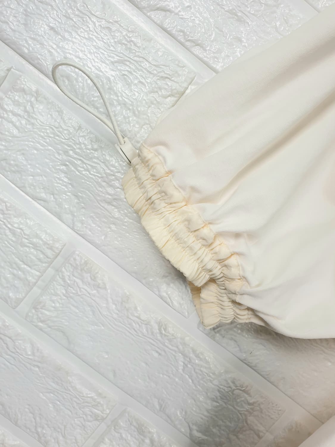 [55-66]COS 코스 게더드 넥 라운드 블라우스 상품이미지5