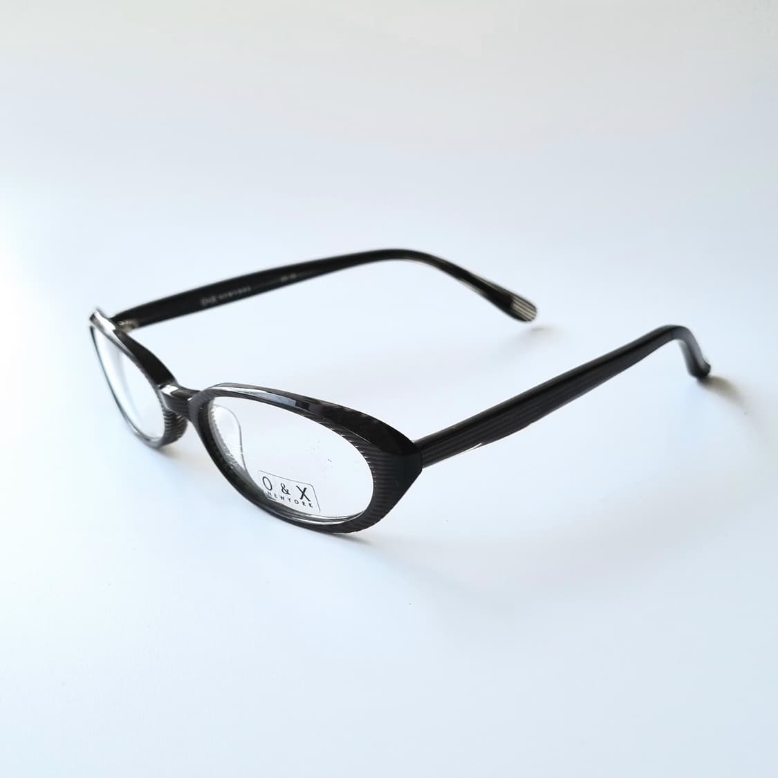 데드스탁 세련미와 디테일의 완성 O&X 뉴욕 스트라이프 안경테 상품이미지4