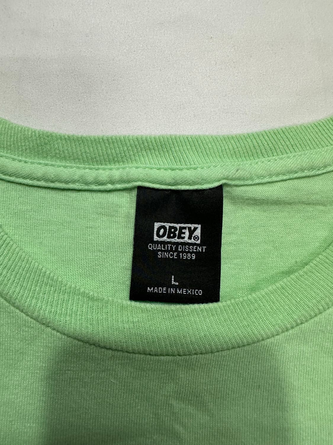 오베이 네온 프린팅 반팔L 상품이미지3