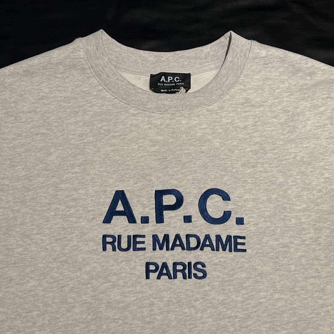 아페쎄 그레이 자수 맨투맨 상품이미지3