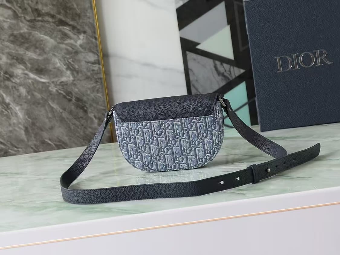 디올 새들 스트랩 파우치 그레인드 카프스킨 베이지 & 블랙 상품이미지2