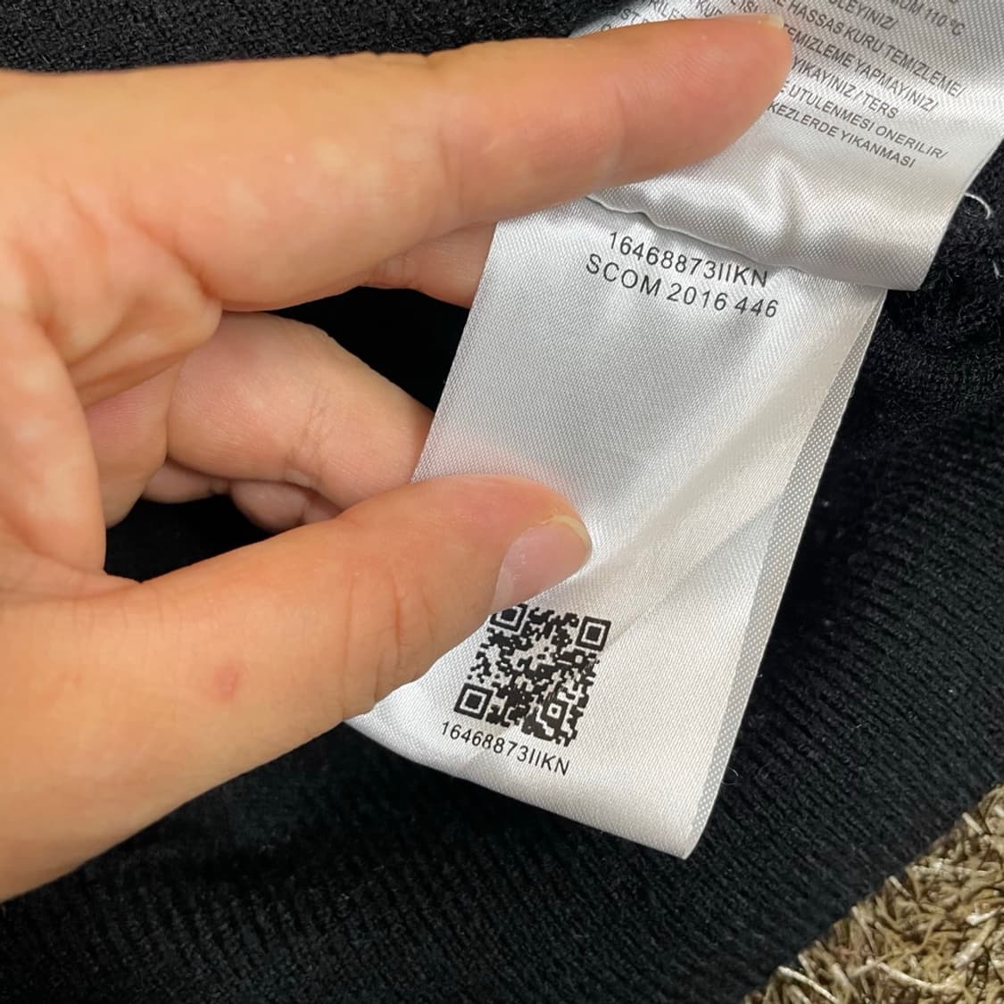 몽클레어 Moncler 블랙 로고 패치 카라 니트  L 상품이미지5