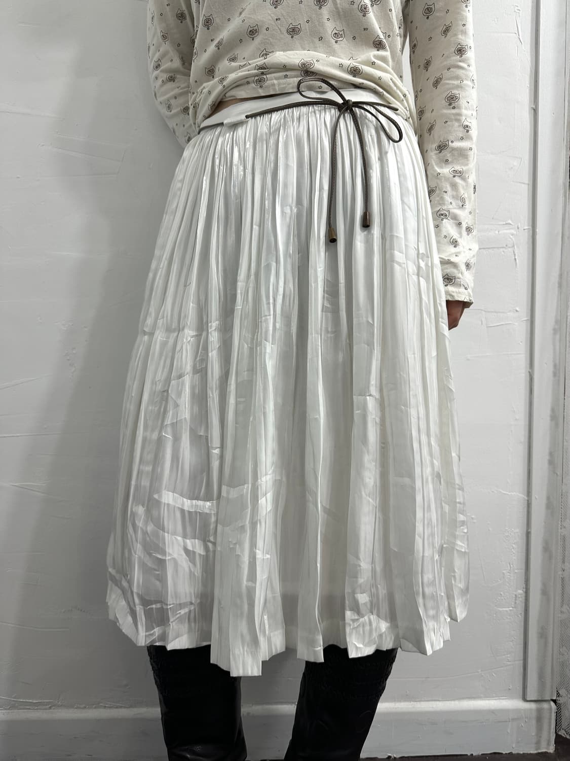 white glossy skirt 상품이미지1