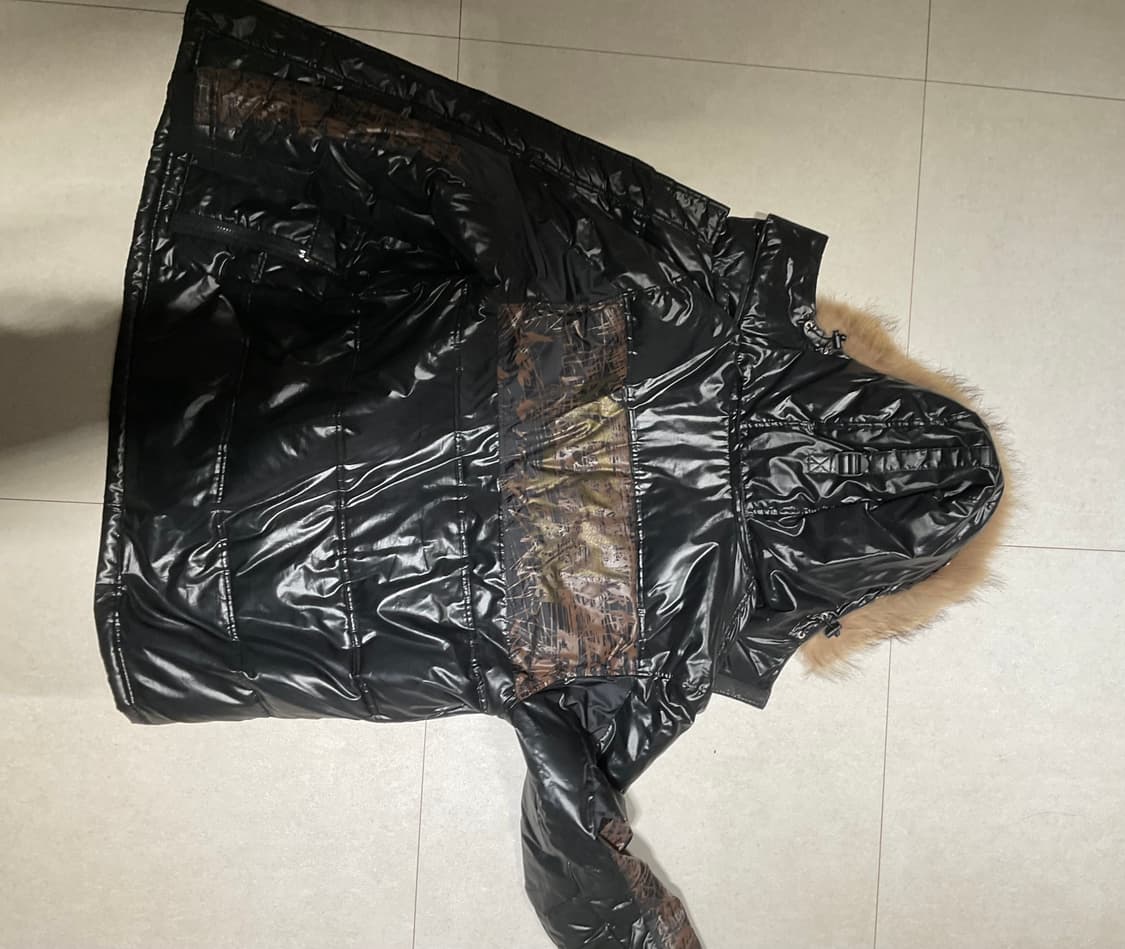 유광 그래픽 롱패딩 상품이미지1