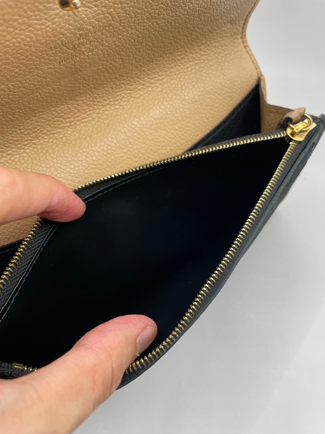 루이비통 에밀리 앙프렝뜨 장지갑 블랙 상품이미지8