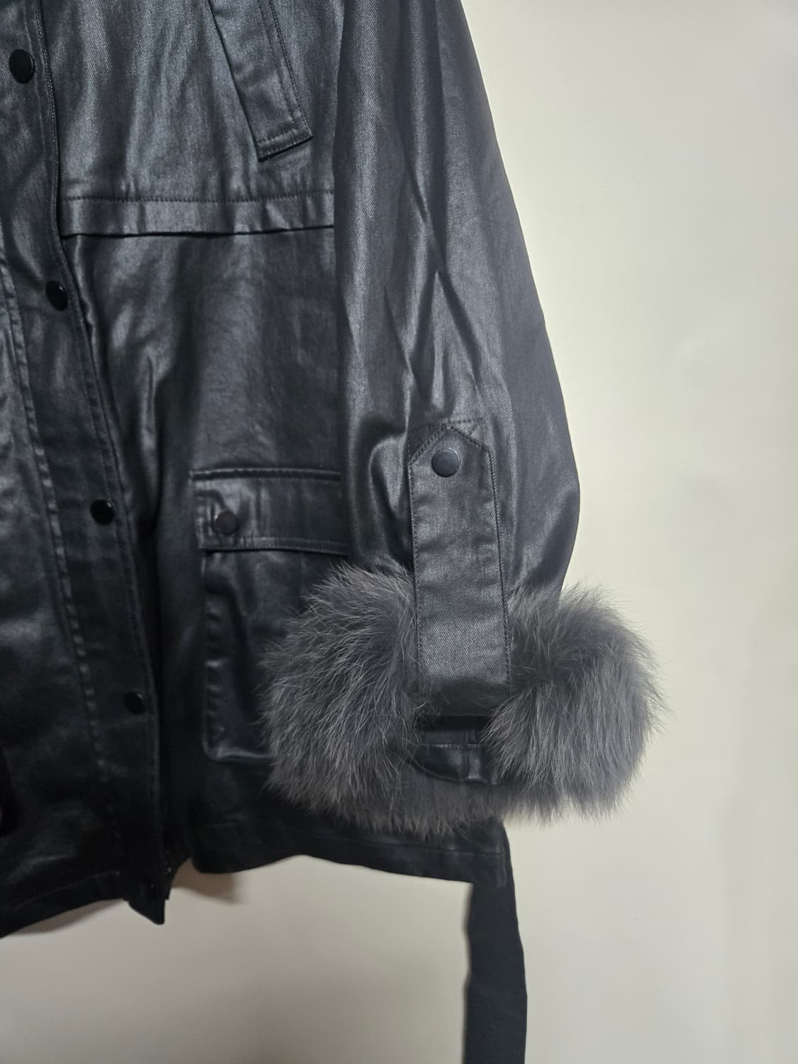 안나수이 블랙 코팅 폭스 퍼 트리밍 벨티드 재킷66 상품이미지5