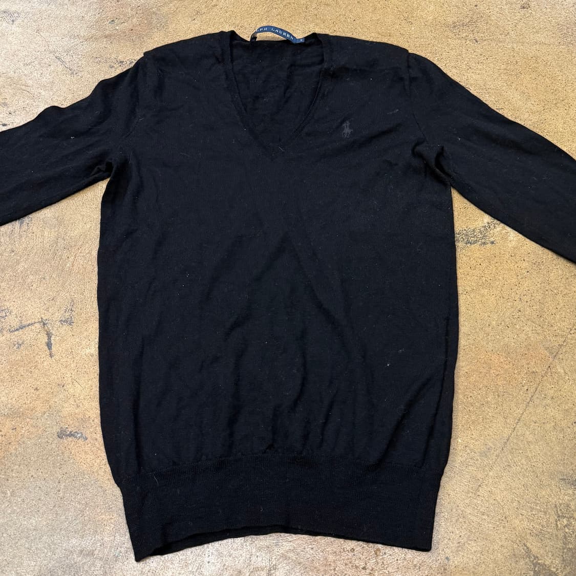 폴로 블랙 브이넥 니트 상품이미지3