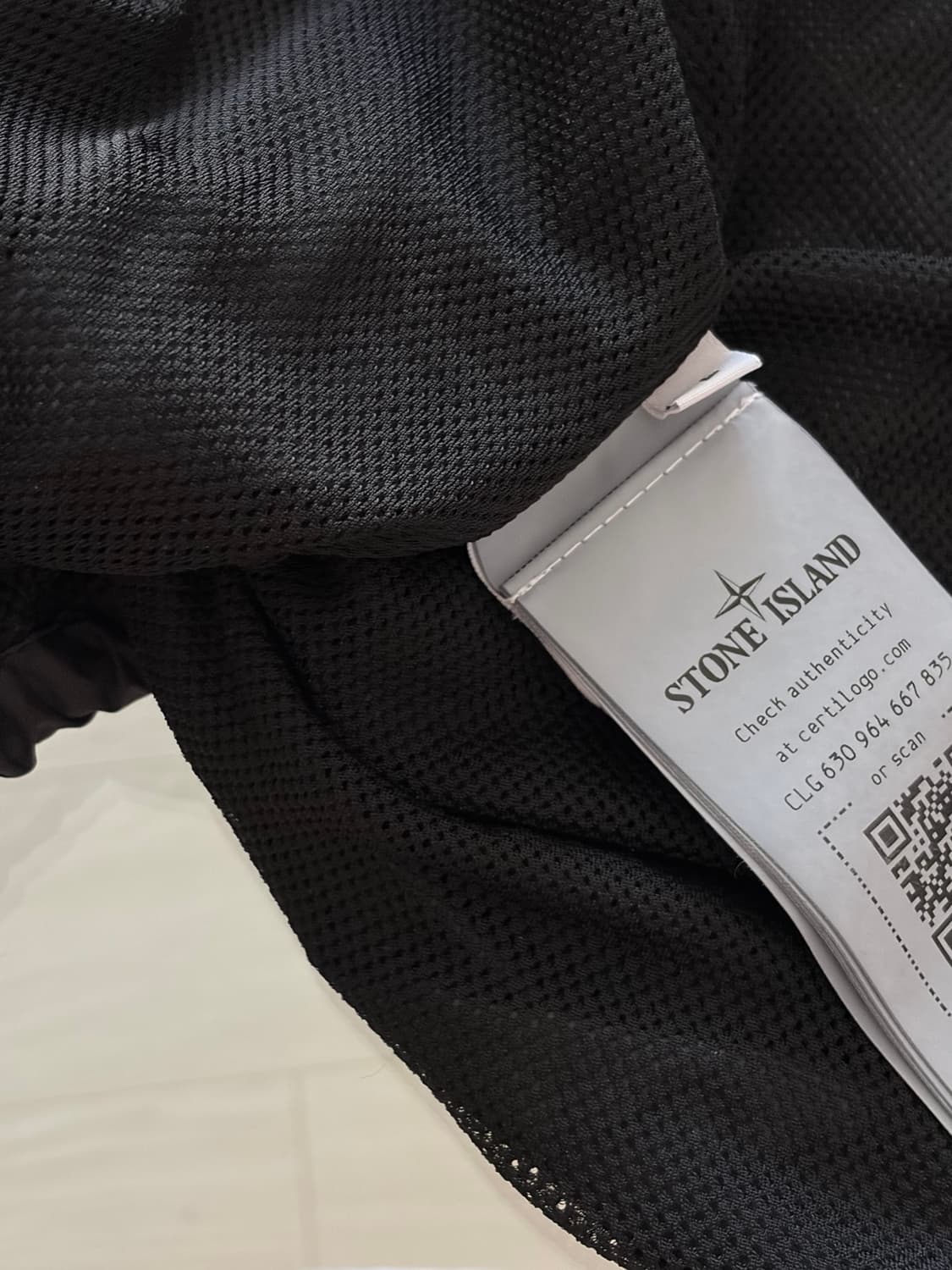 23ss 스톤아일랜드 크링클랩스 후드 자켓 바람막이 블랙 상품이미지3