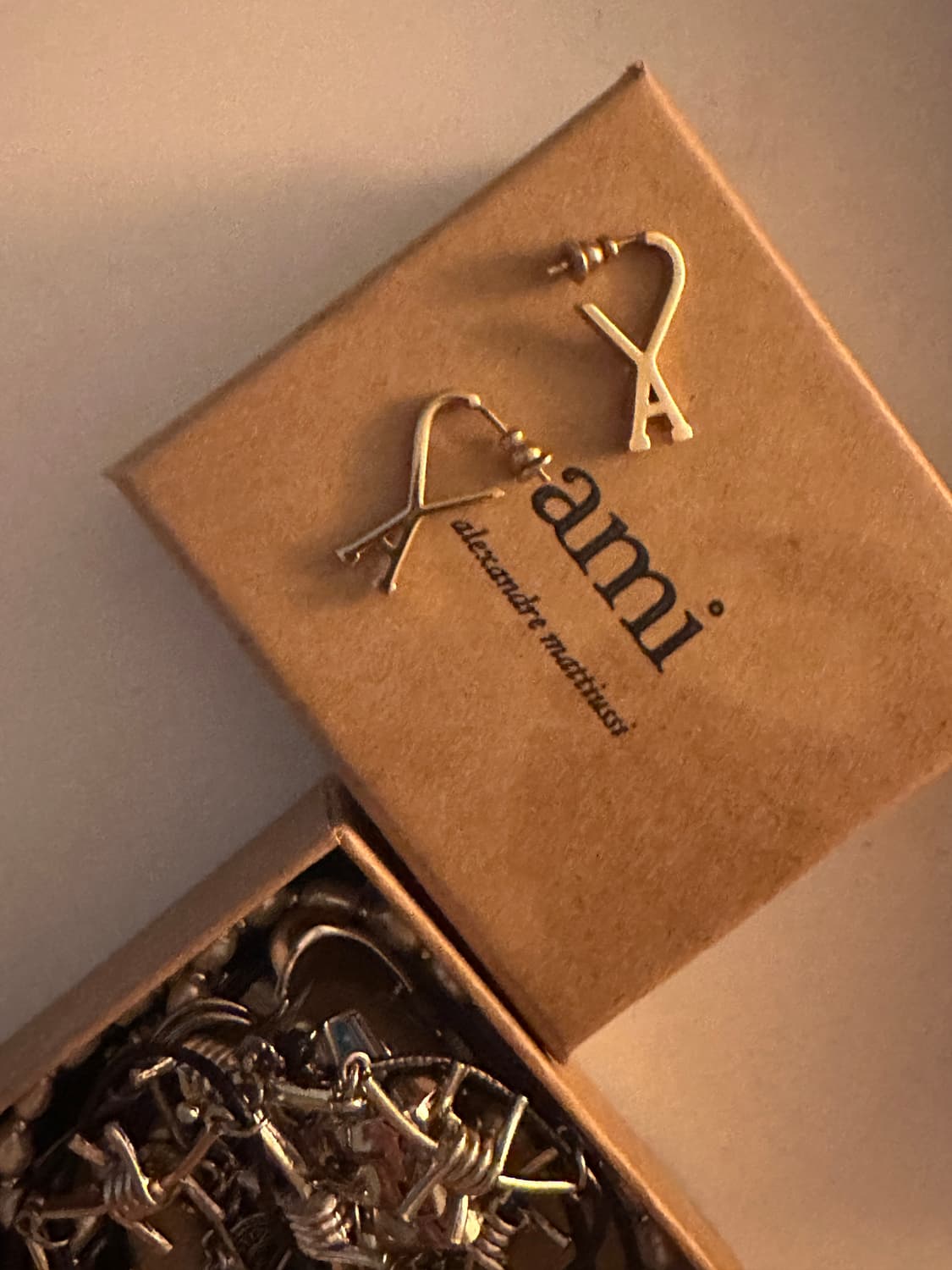 아미 드 꾀흐 스몰 후프 이어링 상품이미지2