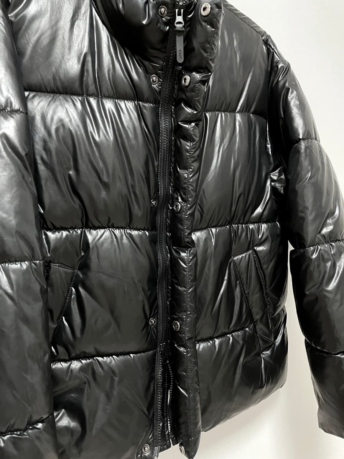 스파오(SPAO) 유광 블랙 푸퍼 패딩 상품이미지8