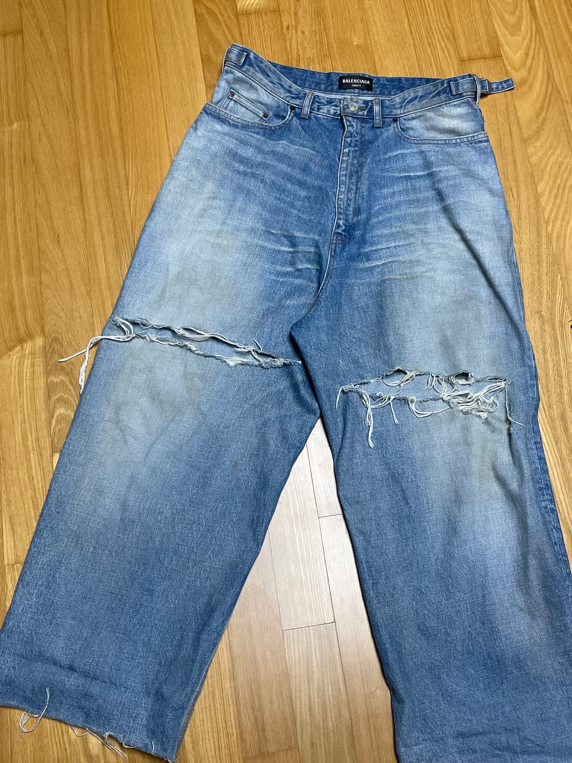 발렌시아가 디스트로이드 데님 팬츠 상품이미지1
