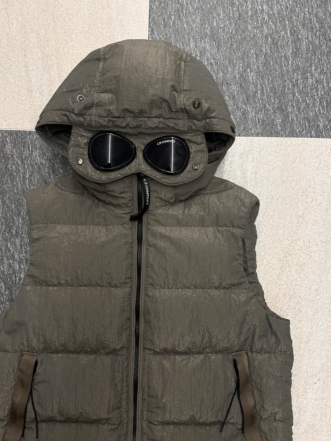 CP컴퍼니 가먼트다잉 나일론 고글 패딩 베스트 상품이미지2