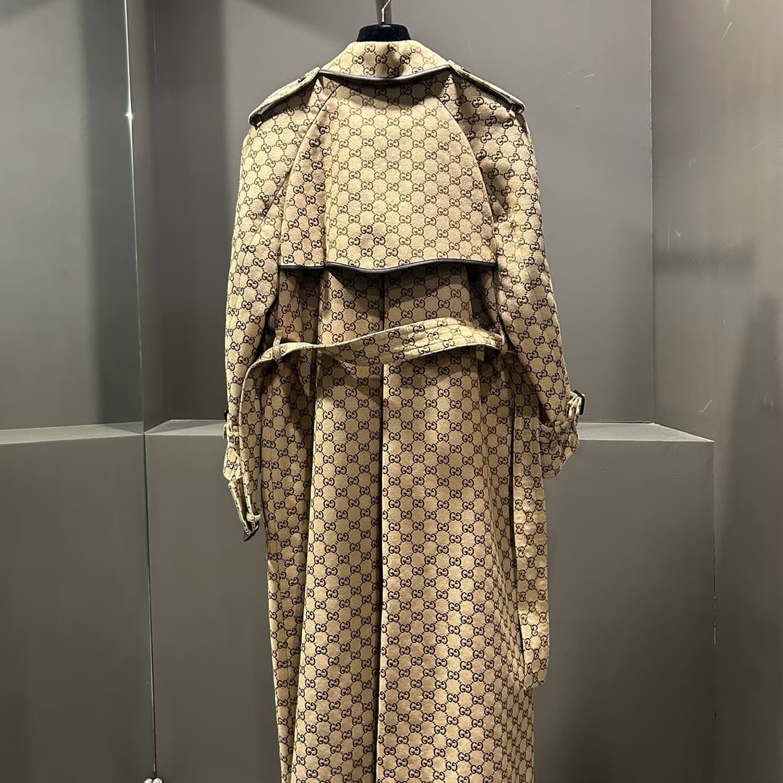 구찌 GG 수프림 트렌치코트 상품이미지5