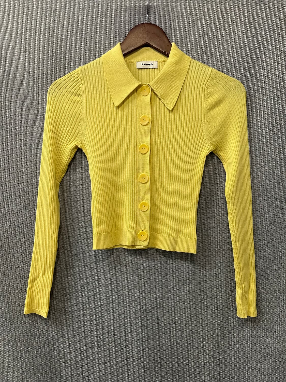 SANDRO 산드로 옐로우 리브 니트 카라 가디건 상품이미지1