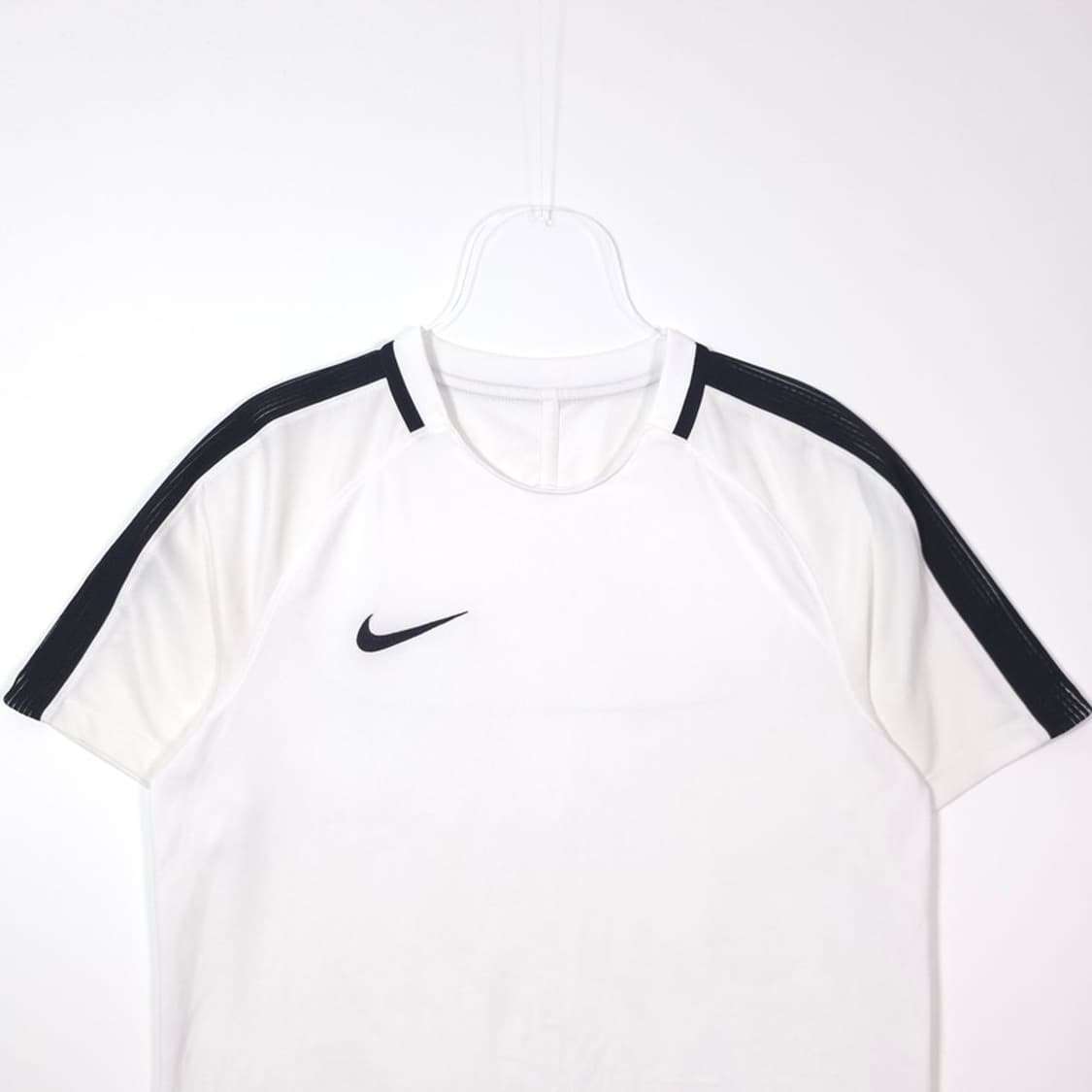 나이키 드라이핏 화이트 블랙 스우시 반팔 L 상품이미지3