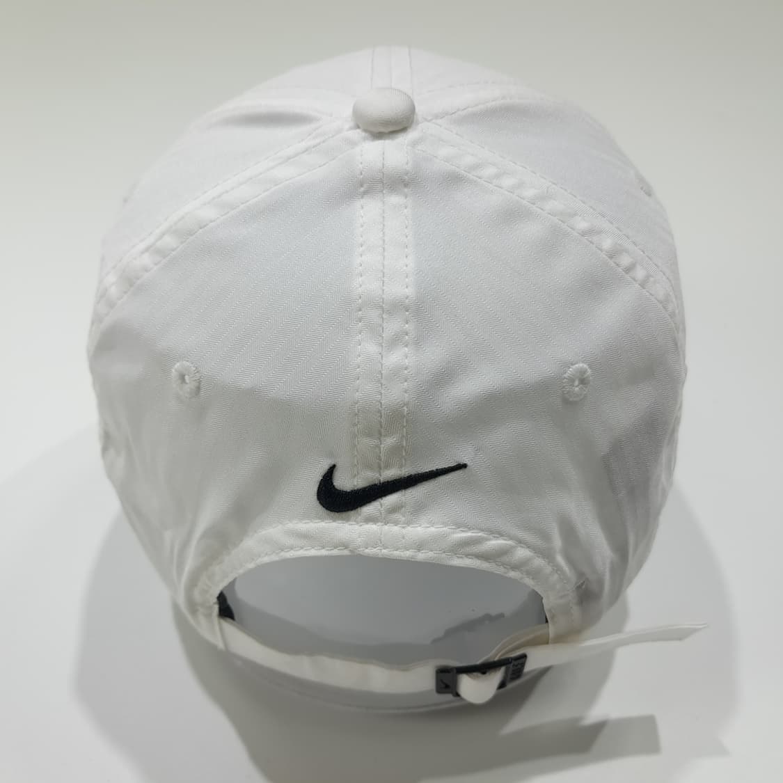 나이키 골프 레거시91 드라이핏 화이트 & 블랙 스우시 볼캡 P2058 상품이미지5