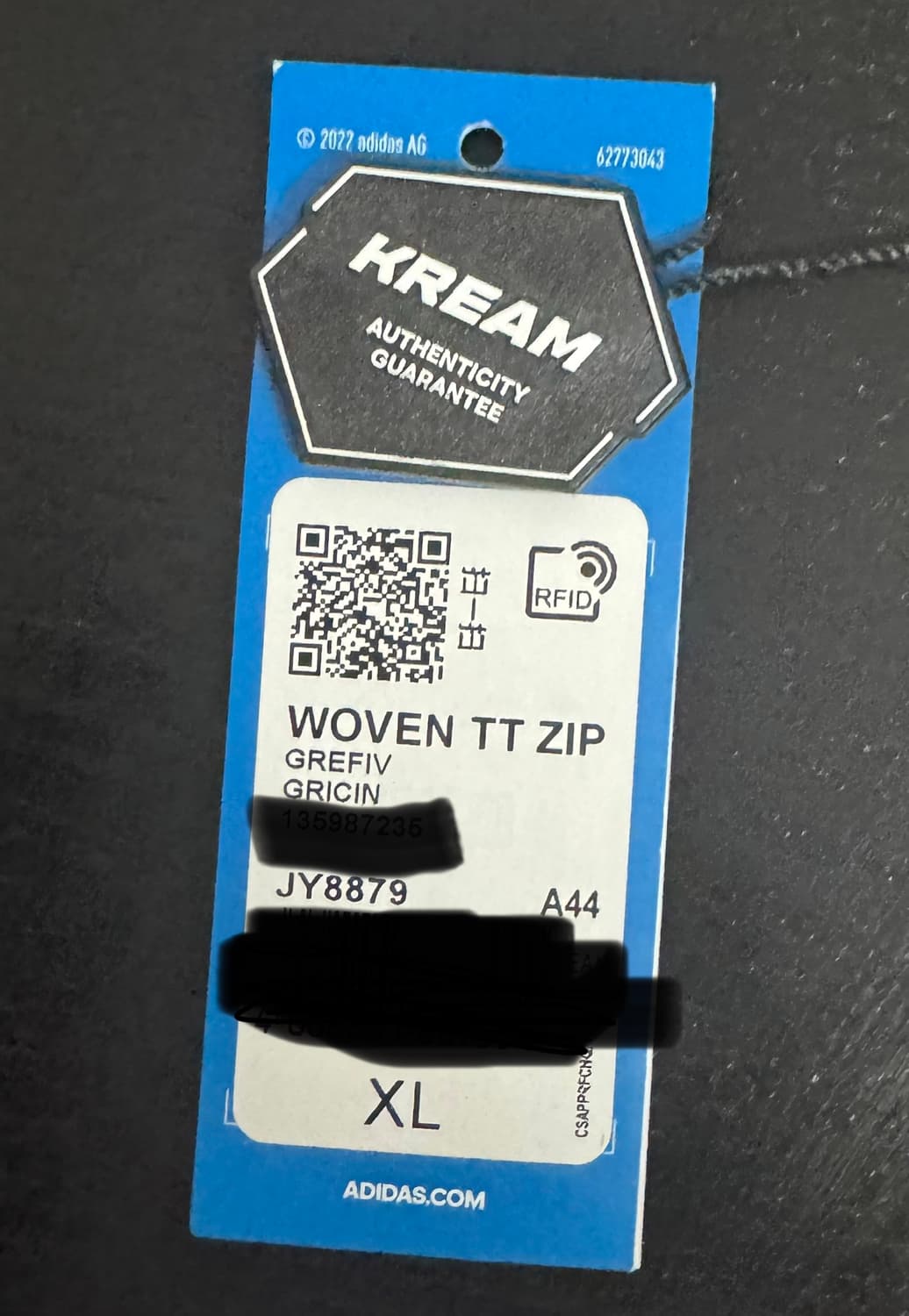 아디다스 아딜레늄 시즌3 트랙탑 그레이 판매합니다 상품이미지5