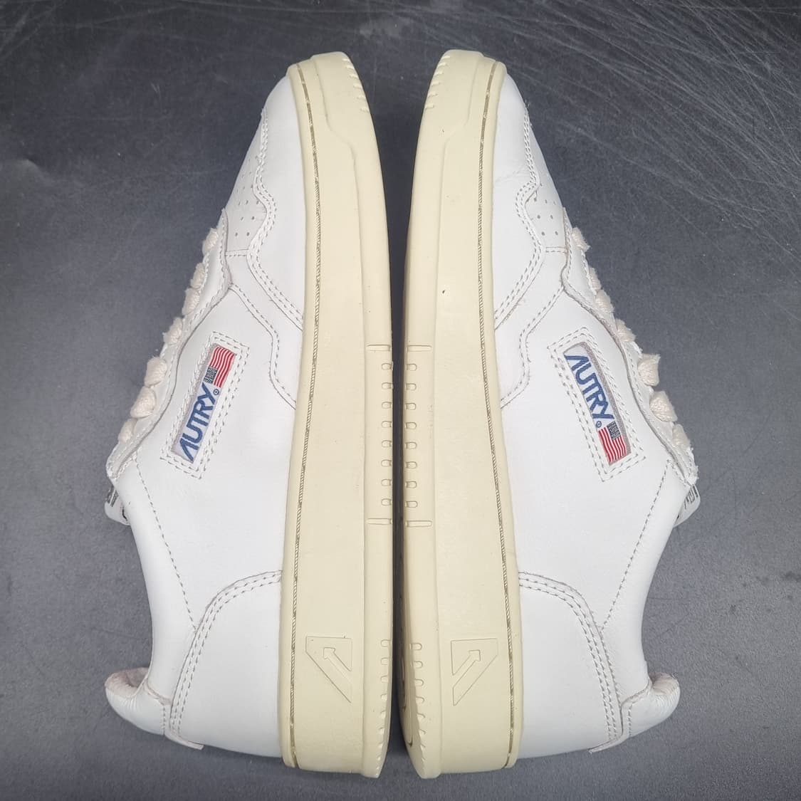 오트리 메달리스트 여성스니커즈37 235 상품이미지5