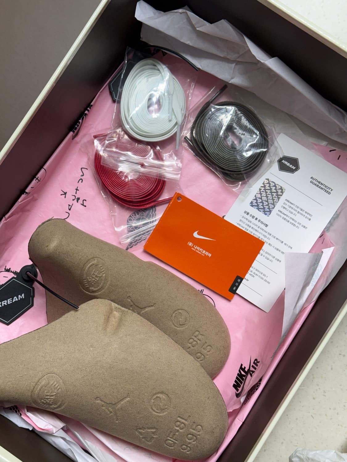 조던 1 x 트래비스 스캇 레트로 로우 OG SP 세일 앤 리저록 상품이미지6