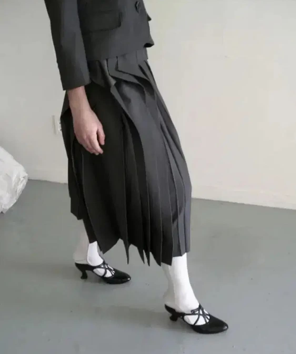 에옹쓰 2024 오프비트 스커트 상품이미지1