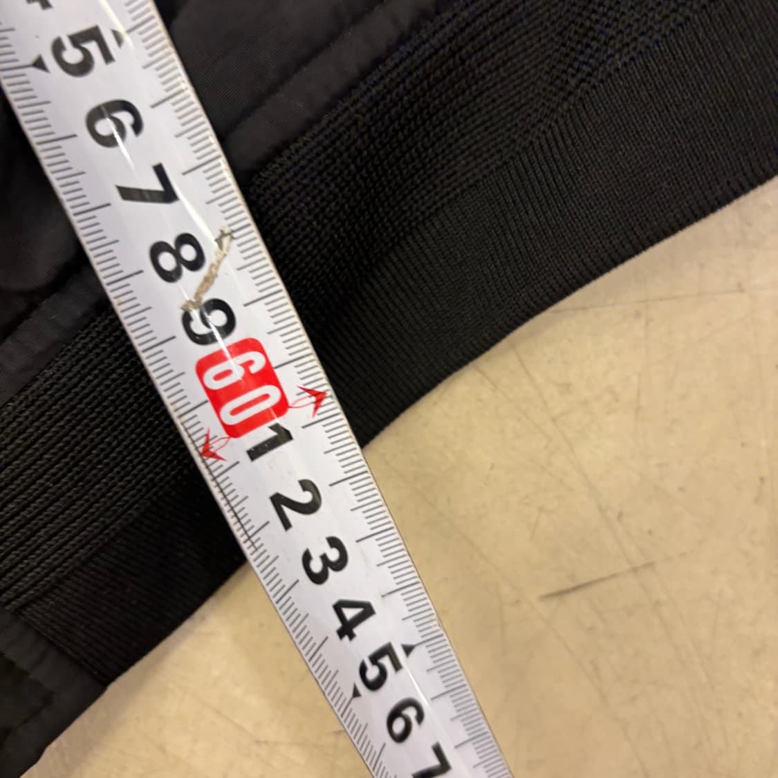 게스 스몰로고 블랙 봄버 자켓 상품이미지4