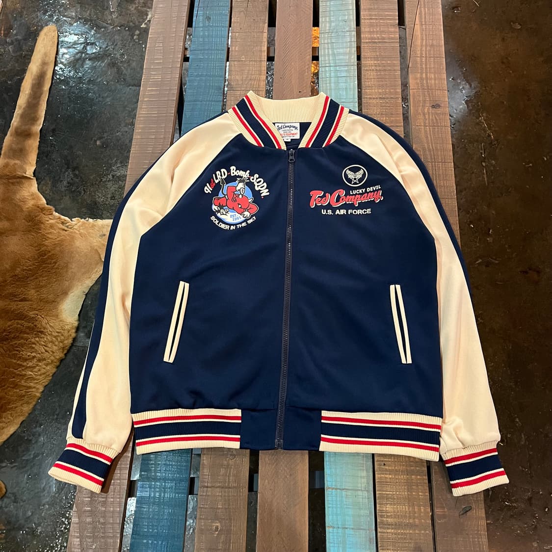 테드컴퍼니 럭키데빌 에어포스 트랙탑 자켓 유니섹스 상품이미지1