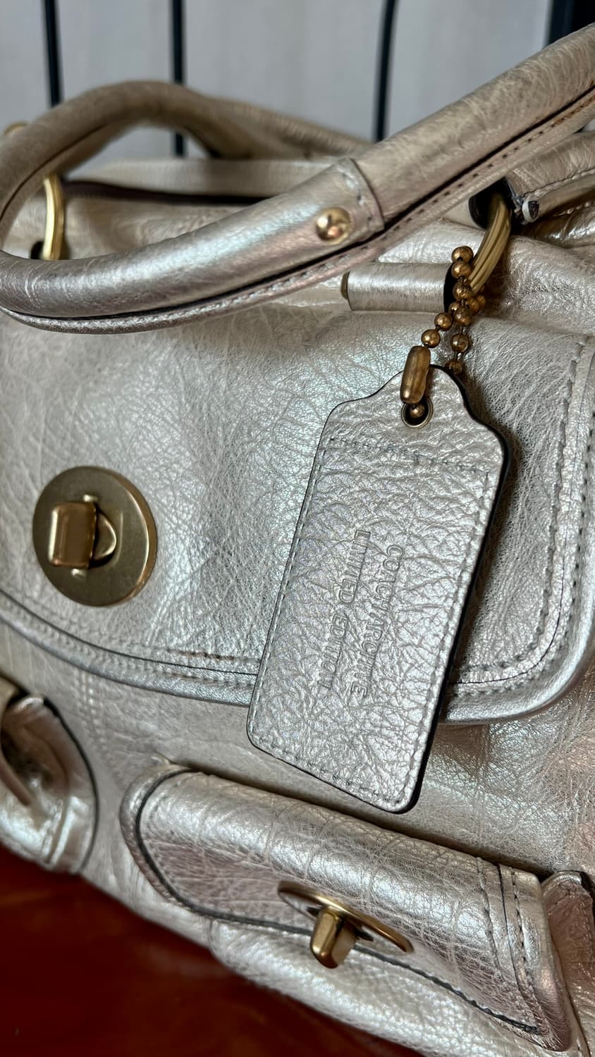 2000s coach 코치 리미티드 에디션 실버골드 턴락 사첼백 토트백 상품이미지4