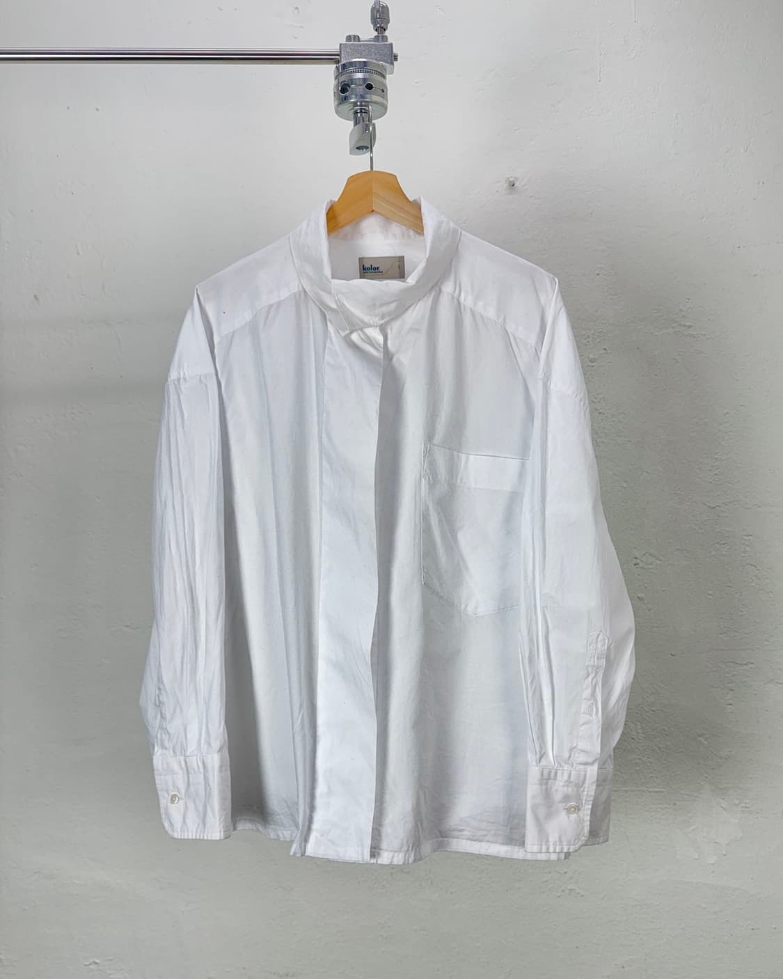 컬러 만다린 화이트 오버 사이즈드 히든 버튼 셔츠 상품이미지1