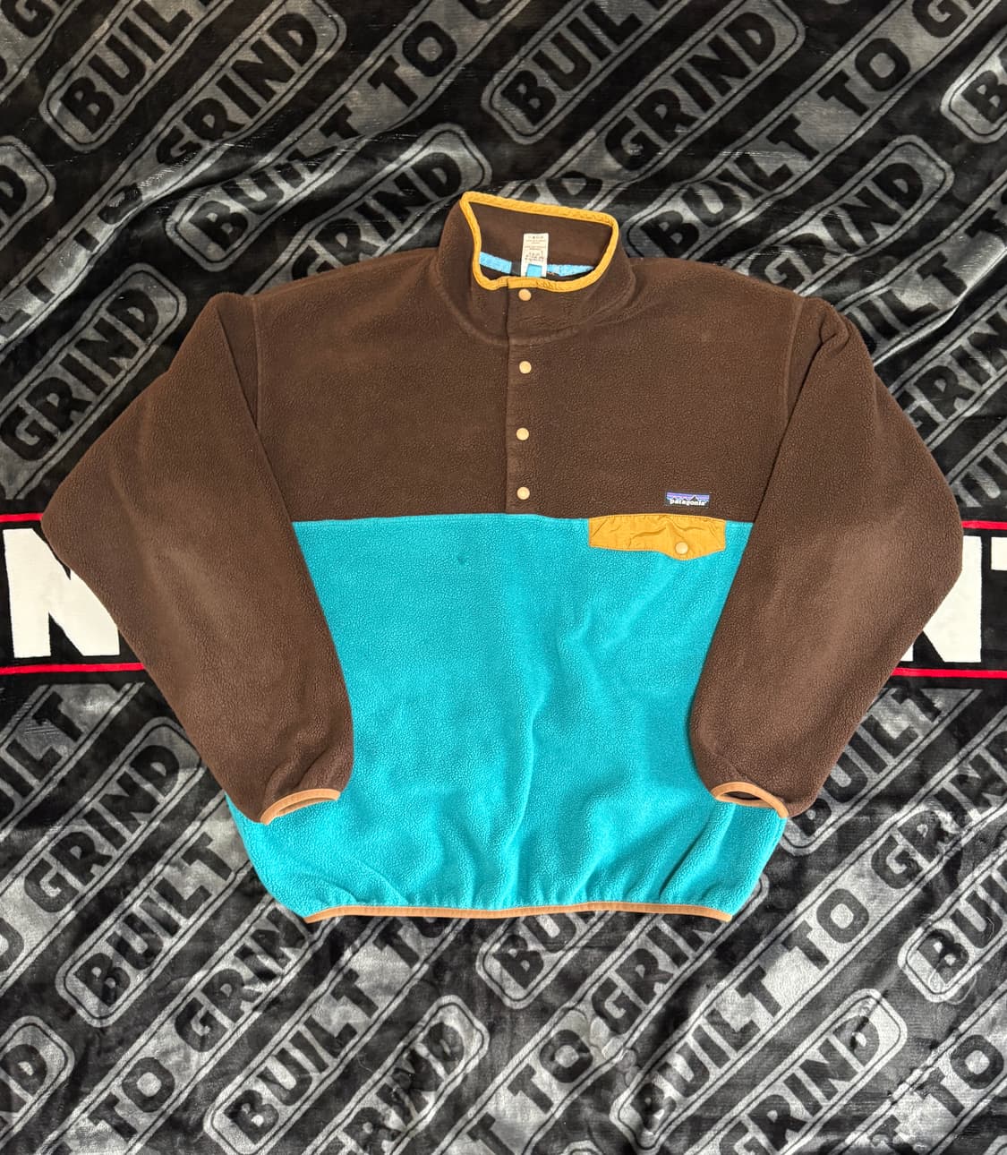 파타고니아 신칠라 스냅 티 풀 오버 브라운 틸 컬러 블록 상품이미지1