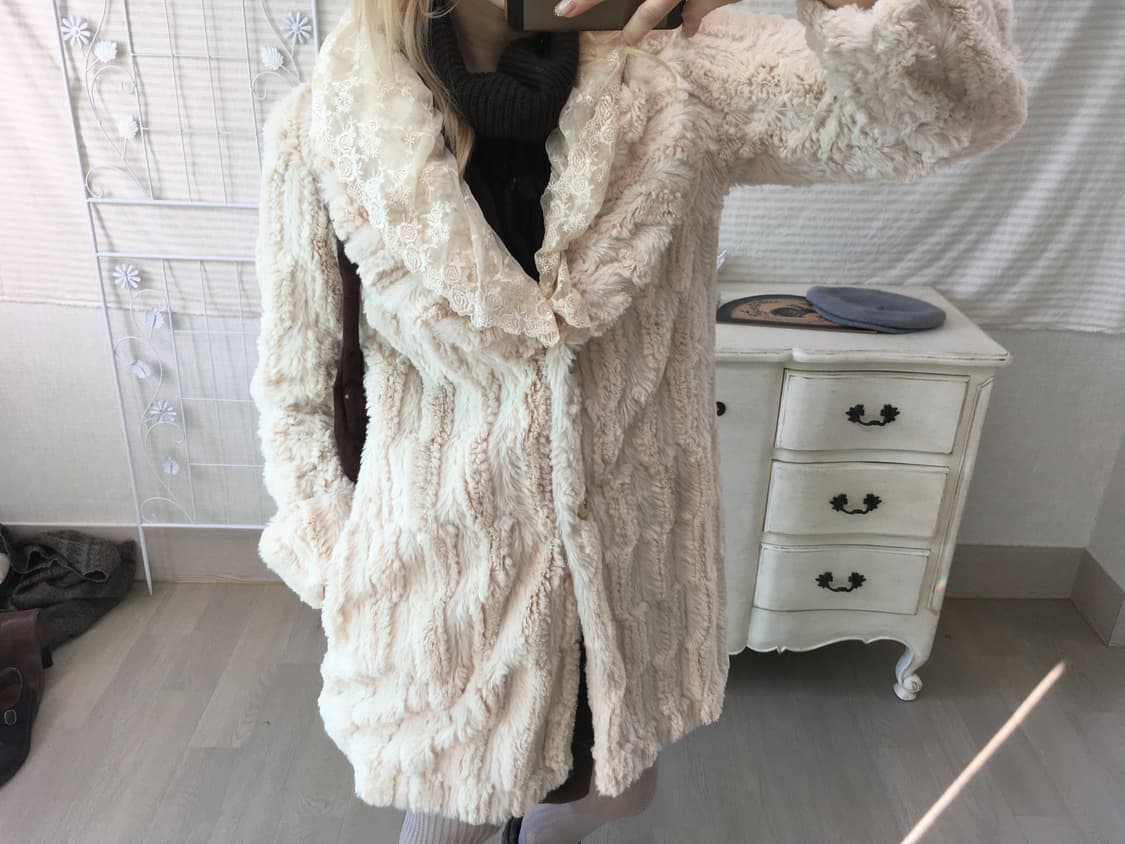 엑시즈팜 아이보리 레이스 퍼 코트 상품이미지2