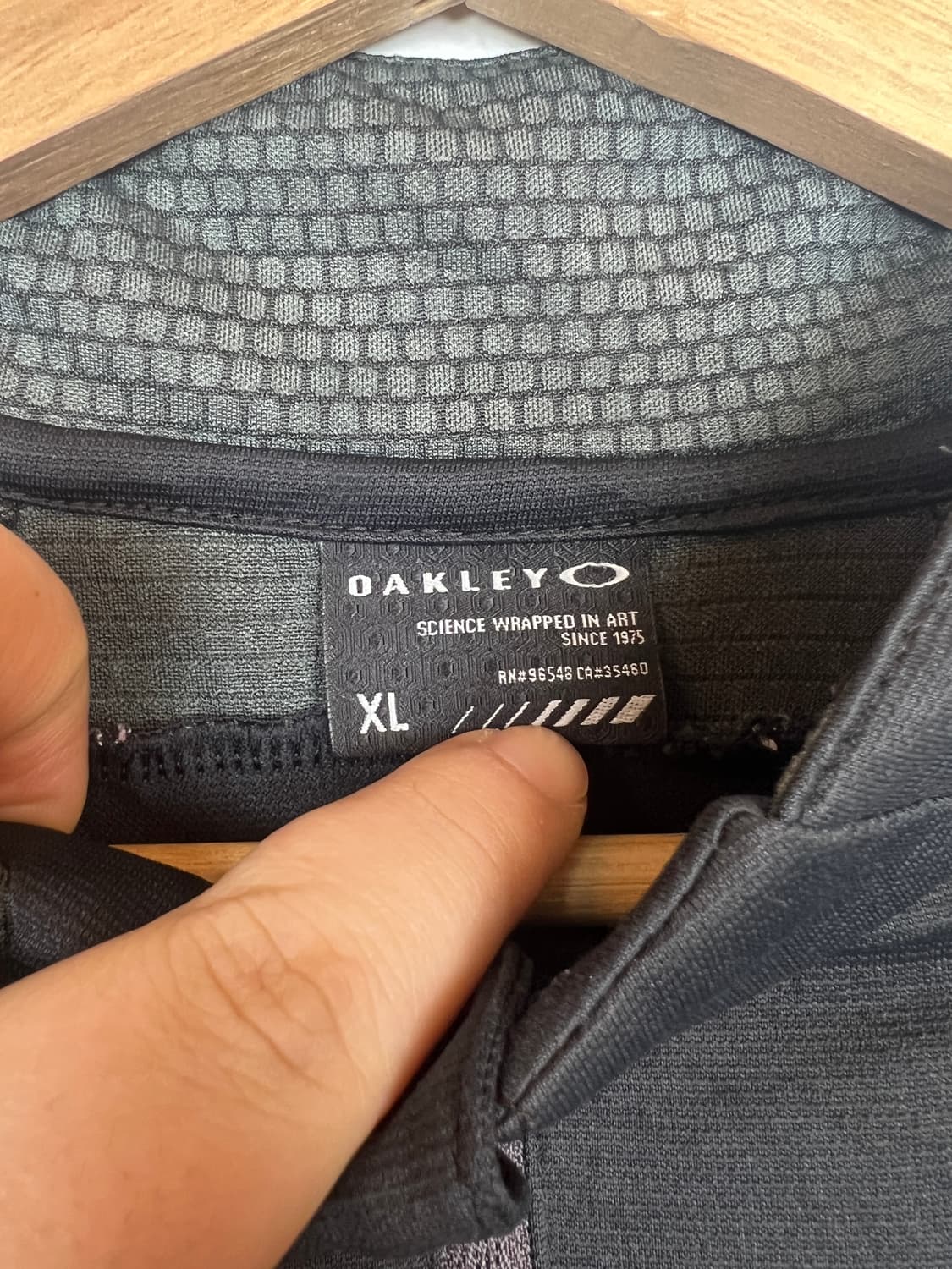 T205 오클리 하프집업 블랙 반팔 티셔츠 XL 상품이미지3