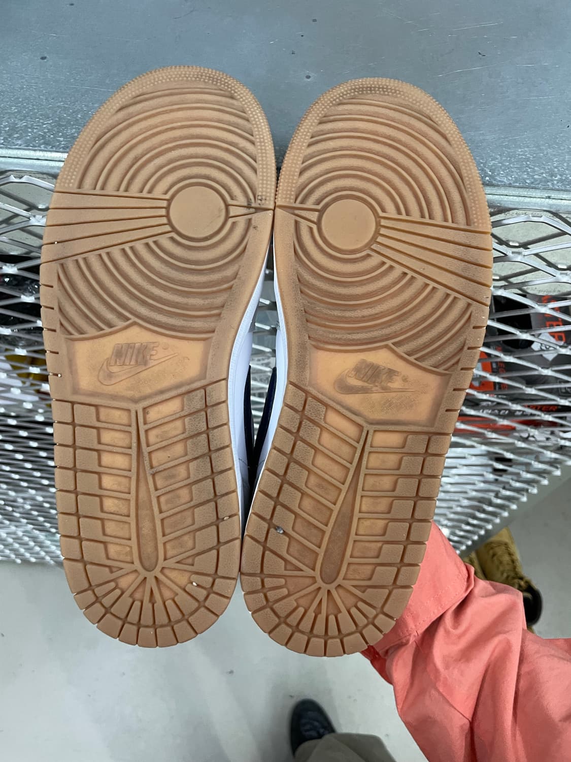 나이키 조던 1 로우 화이트 뉴트럴 그레이 285 상품이미지6