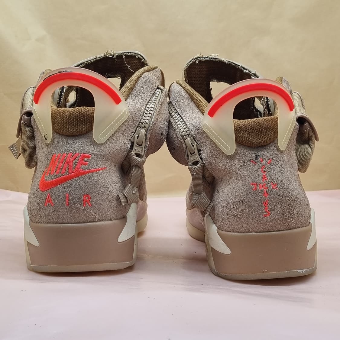 나이키 에어조던 6 레트로 트래비스 스캇 미드 270 상품이미지4