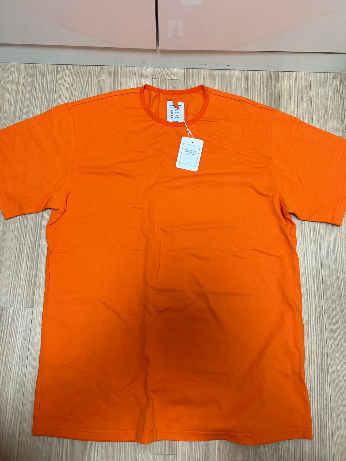 스탠드아웃스토어 반팔 팝니다 상품이미지1