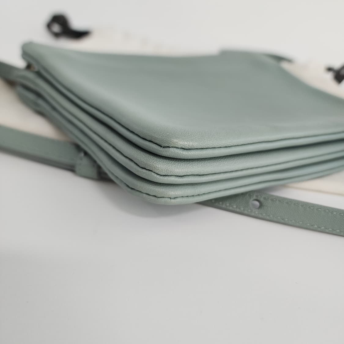 상태최상 셀린느 트리오백 스몰 3단 지퍼 램스킨 크로스백 상품이미지3