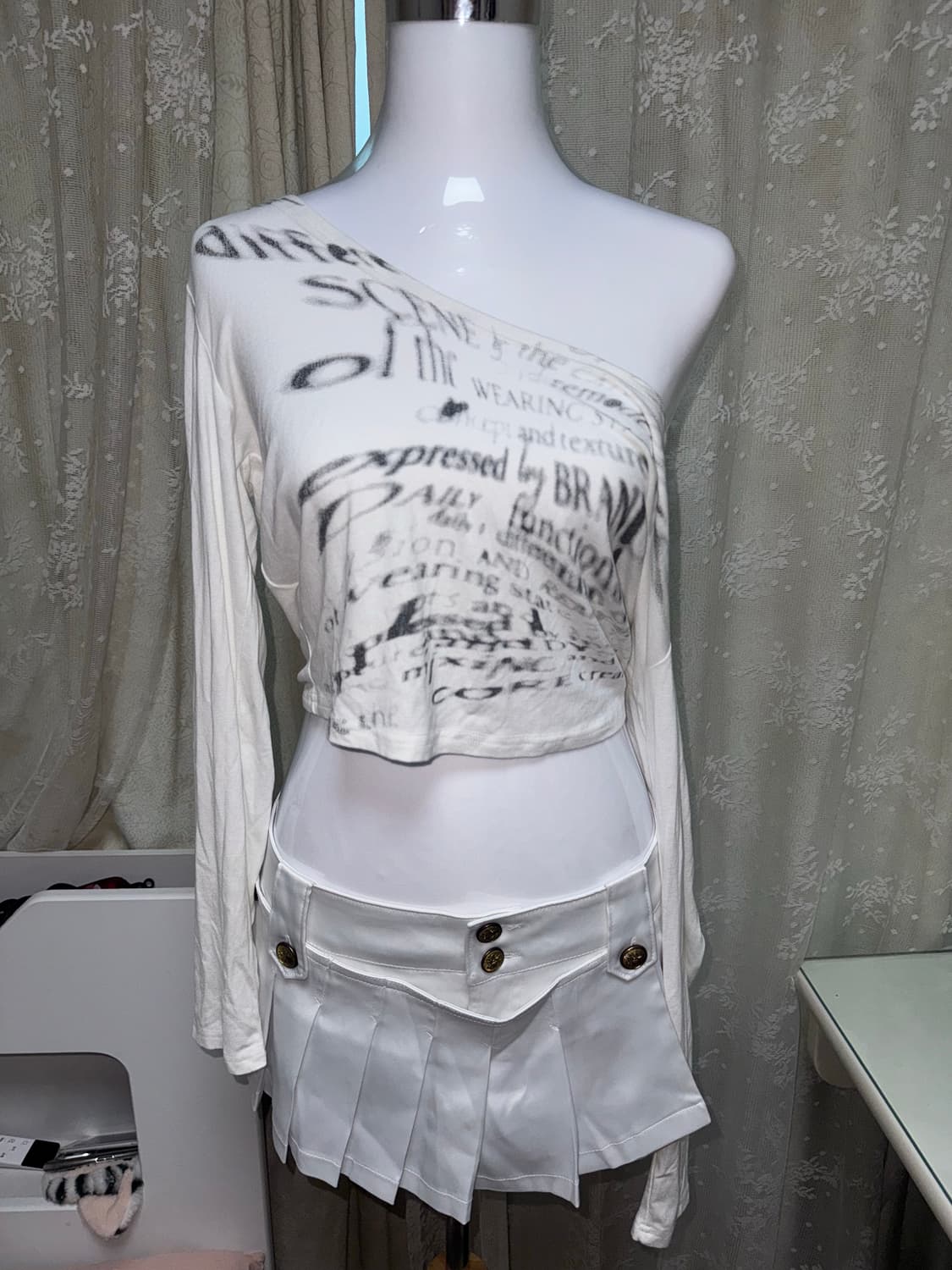 Vintage off-shoulder crop sleeve 상품이미지1