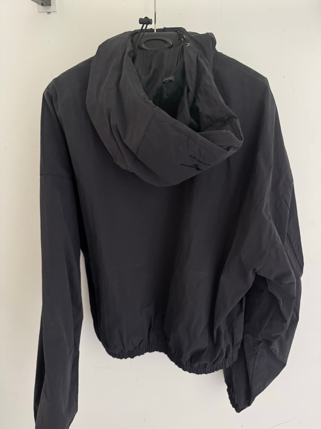 stu x 미즈노 윈드 브레이커 블랙 상품이미지7