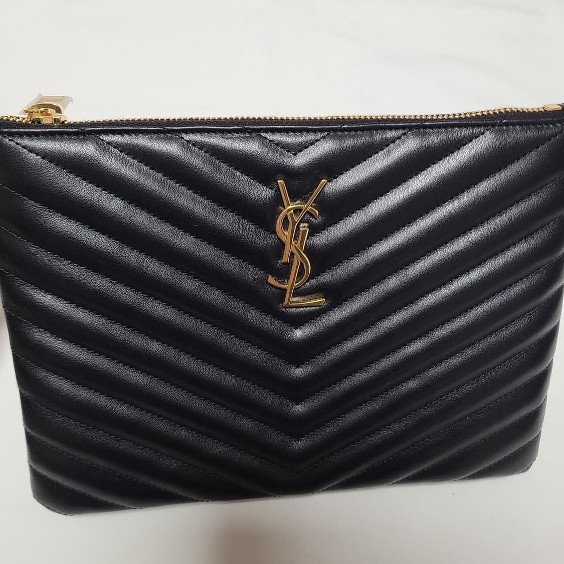 생로랑 마틀라세 클러치백 파우치 골드 모노그램 블랙 상품이미지2