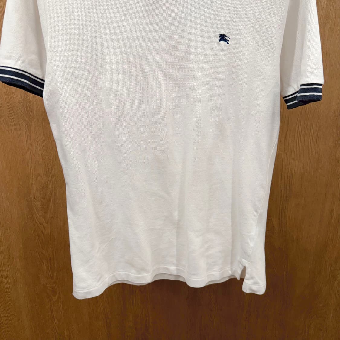 버버리 코튼 반팔 티셔츠 배색 카라넥 로고 자수 디테일 레귤러핏 화이트 상품이미지5