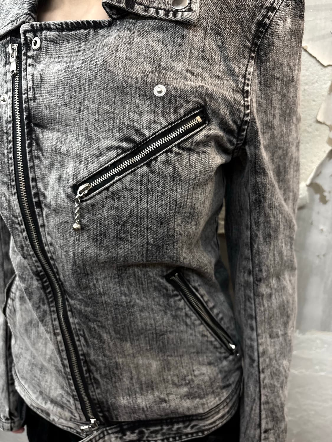 grey washed denim jacket 상품이미지4