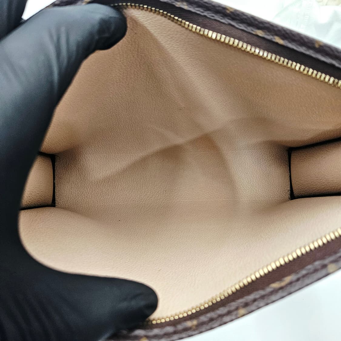 루이비통 모노그램 포쉐트 토일렛 26 클러치백 상품이미지10