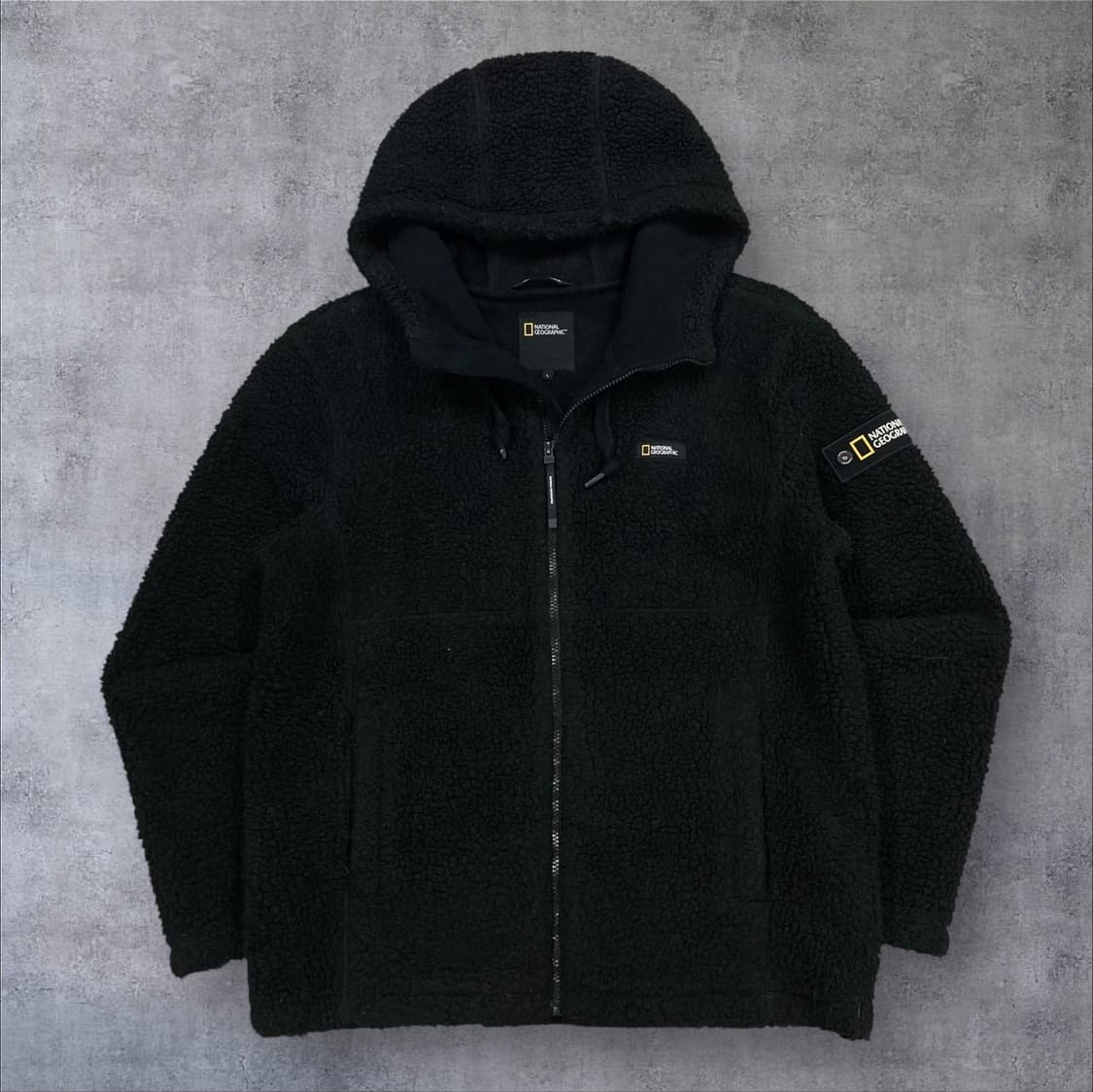 내셔널 지오그래픽 블랙 컬러 스몰 로고 와펜 쉐르파 자켓 상품이미지1