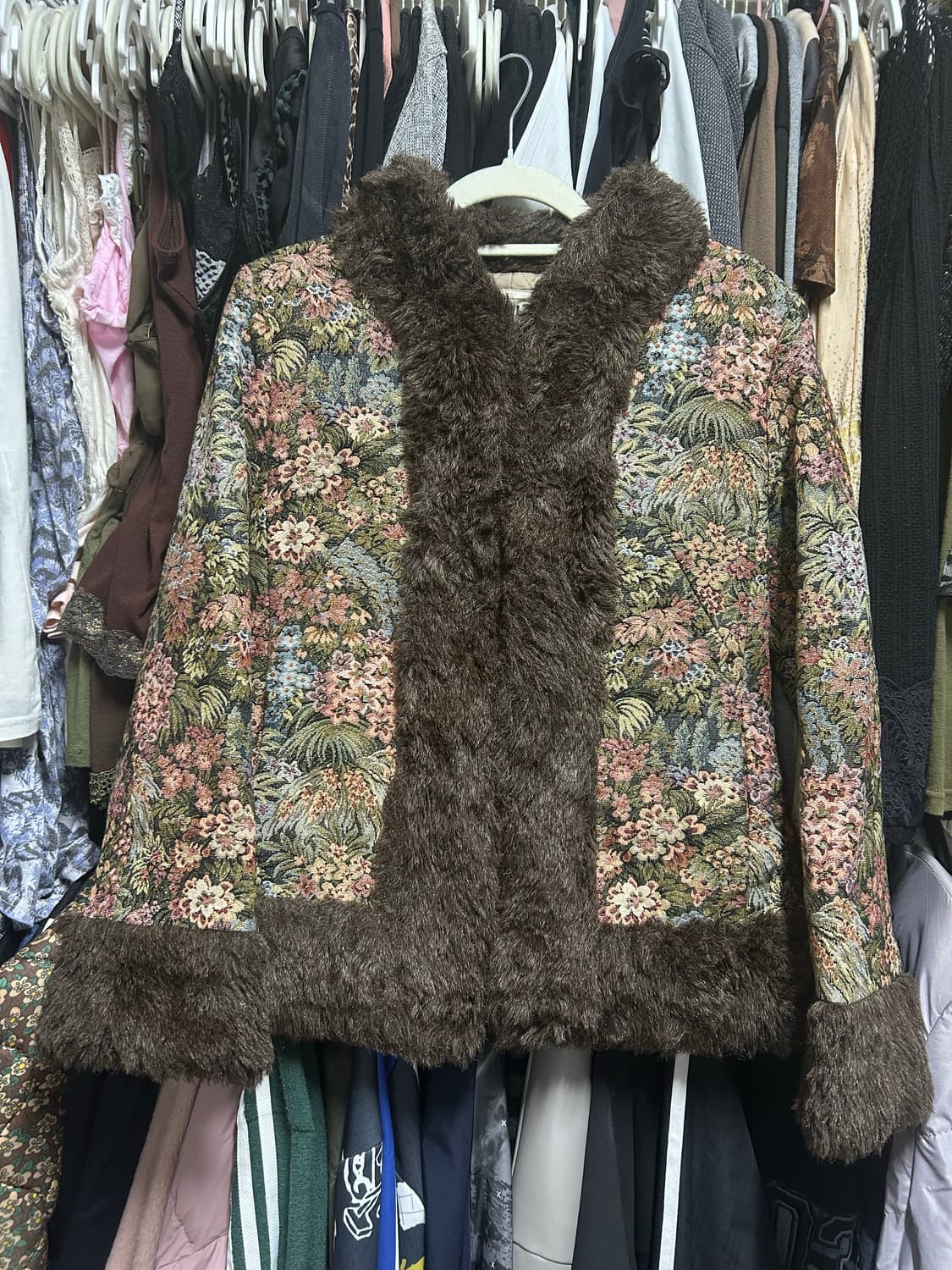 미쉘클랑 플라워 자수 퍼자켓 상품이미지1