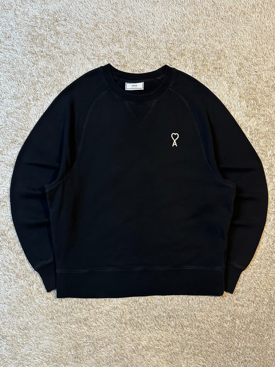 아미 AMI 스몰 하트로고 맨투맨 블랙 상품이미지1