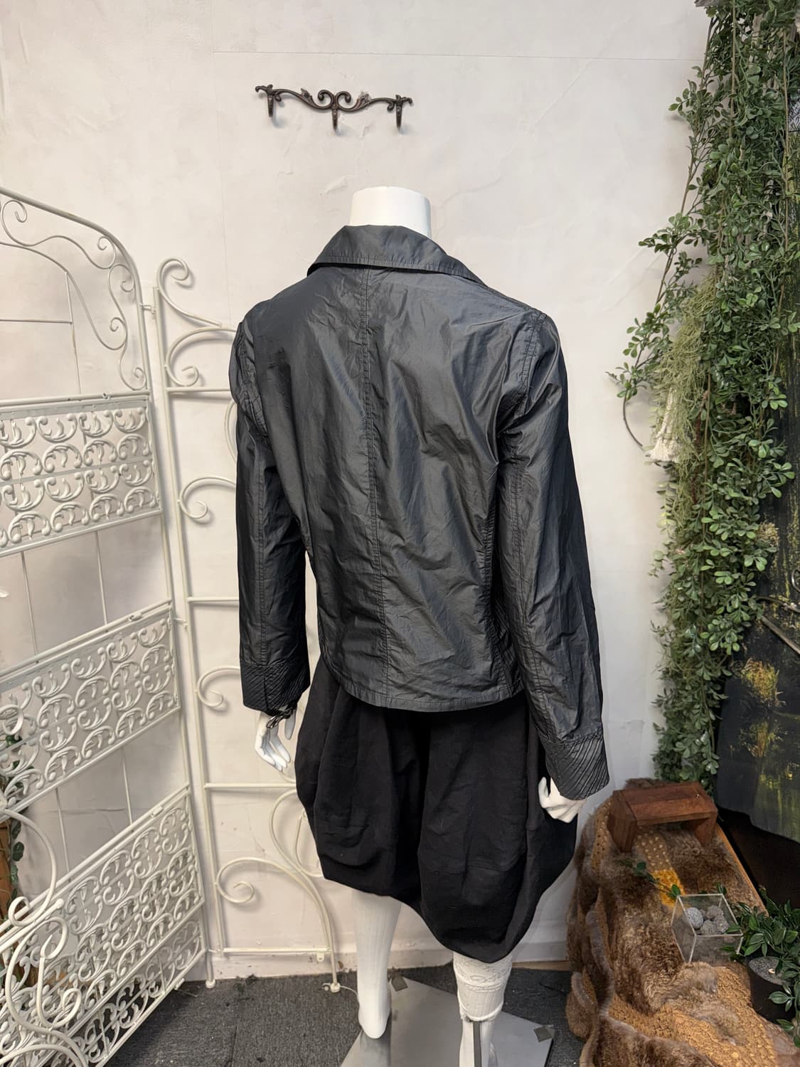 Charcoal glossy shirring button jacket 상품이미지3