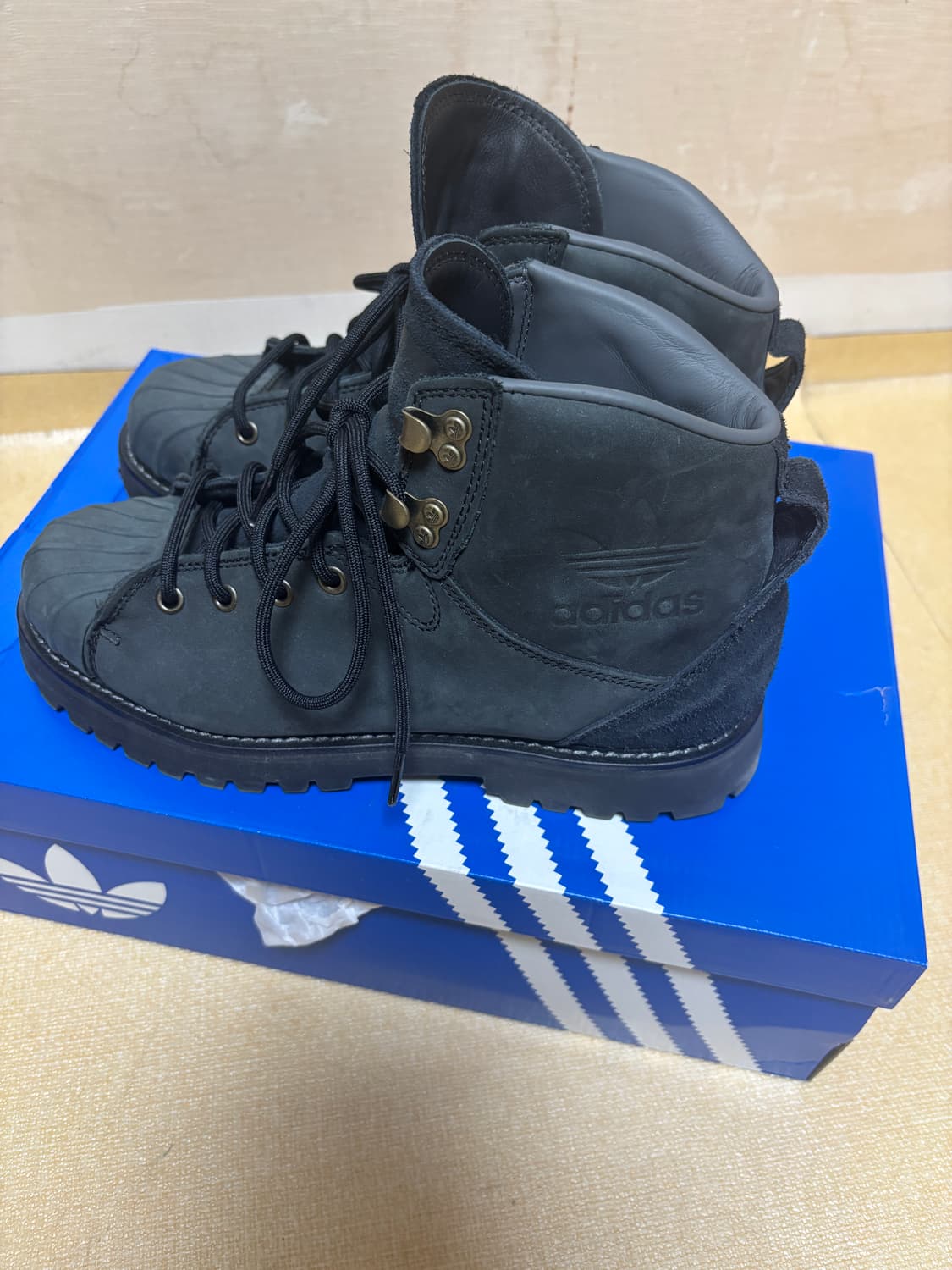 아디다스 슈퍼스타 부츠 블랙 판매합니다! 상품이미지4
