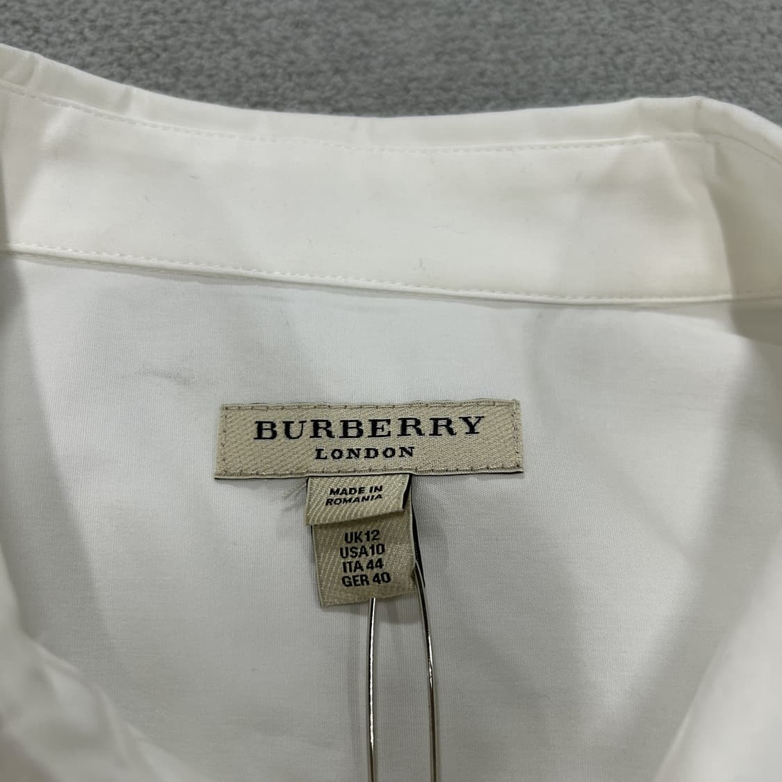 버버리 런던 화이트 셔츠 새상품 택 attached s 상품이미지2