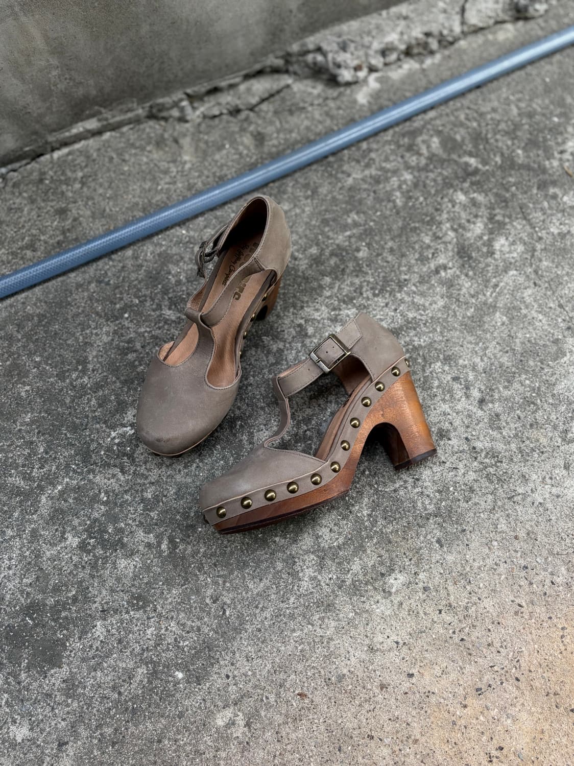 woodis stud platform heel 상품이미지1