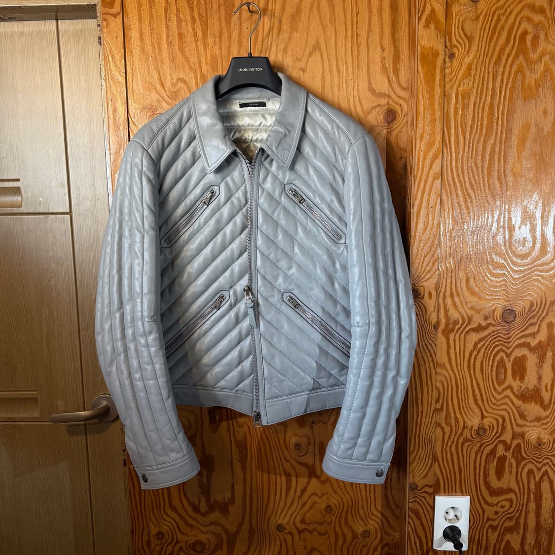 톰포드 양가죽 그레이 패딩 라이더 자켓 판매 합니다. 상품이미지2